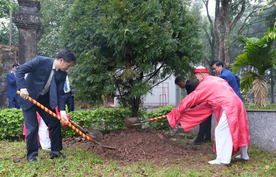 Rộn ràng ngày hội Tết trồng cây tại xã Dương Hòa