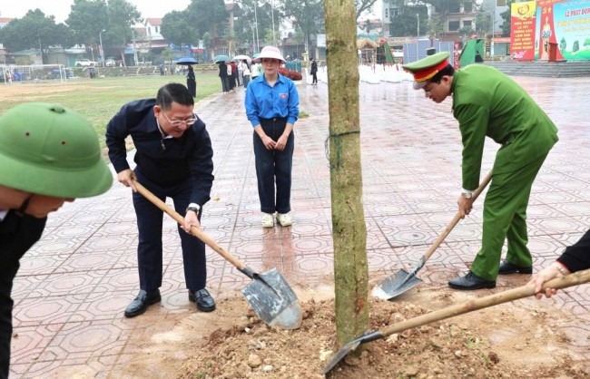 Xã Tiến Thắng: Gieo hơn 2000 mầm xanh trong lễ phát động Tết trồng cây