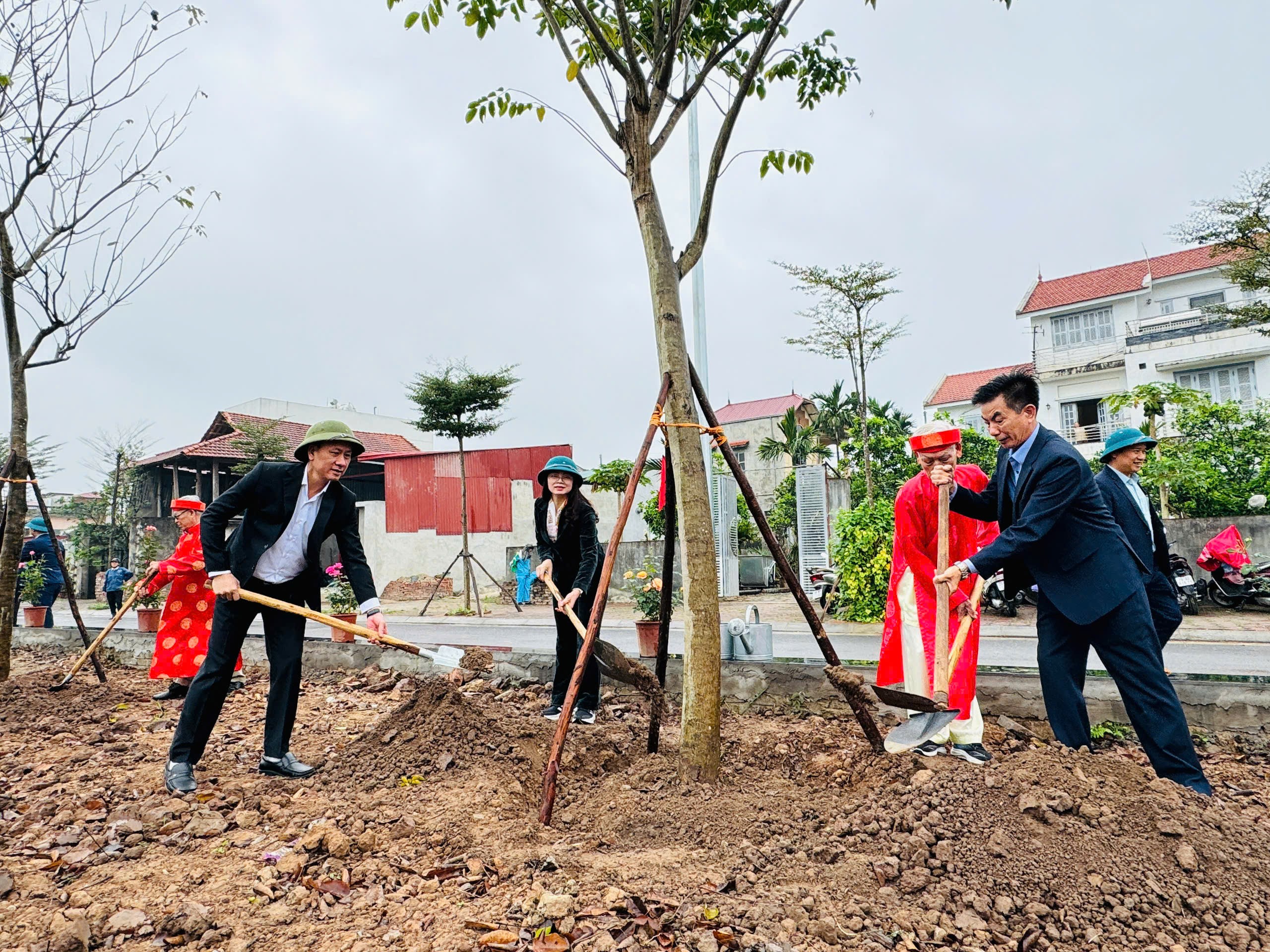 Xã Nam Phù thực hiện phương châm “Trồng cây nào sống cây đó”