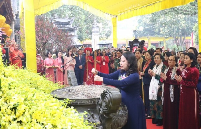 Phó Chủ tịch nước Võ Thị Ánh Xuân dự khai hội Đền Hai Bà Trưng