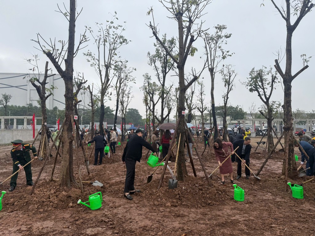 Phường Long Biên phát động trồng mới trên 400 cây xanh đô thị trong năm 2026 Phường Long Biên phát động trồng mới trên 400 cây xanh đô thị trong năm 2026