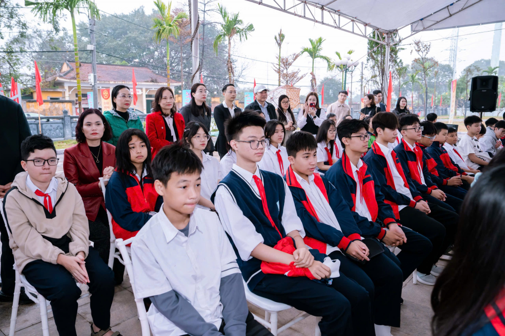 Phường Đông Ngạc lan tỏa khí thế đầu xuân qua Tết trồng cây “Đời đời nhớ ơn Bác Hồ” xuân Bính Ngọ 2026