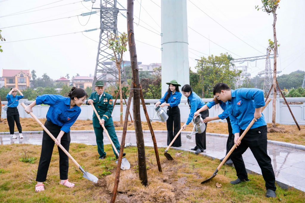 Phường Đông Ngạc lan tỏa khí thế đầu xuân qua Tết trồng cây “Đời đời nhớ ơn Bác Hồ” xuân Bính Ngọ 2026