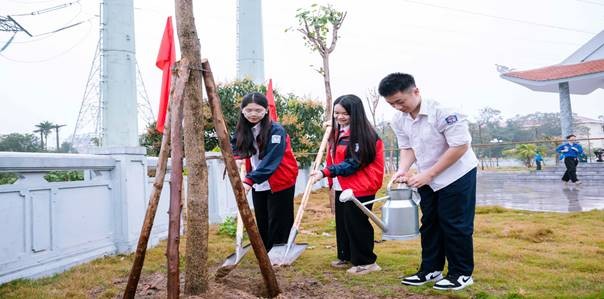 Phường Đông Ngạc lan tỏa khí thế đầu xuân qua Tết trồng cây “Đời đời nhớ ơn Bác Hồ” xuân Bính Ngọ 2026