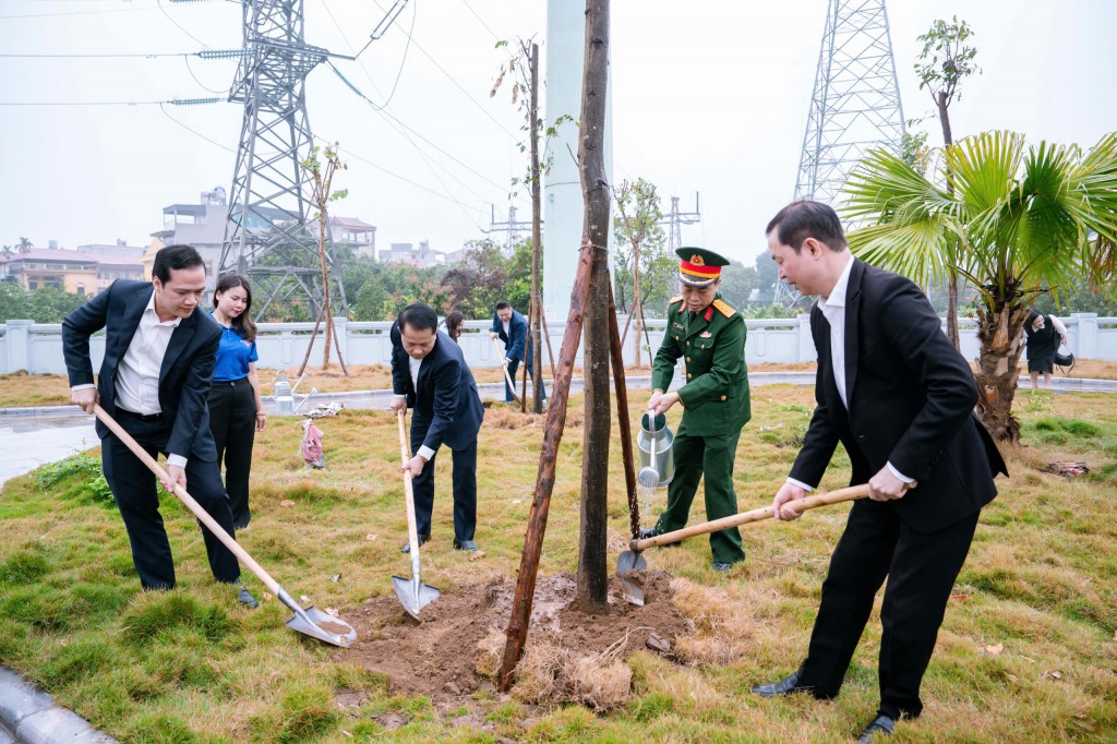 Phường Đông Ngạc lan tỏa khí thế đầu xuân qua Tết trồng cây “Đời đời nhớ ơn Bác Hồ” xuân Bính Ngọ 2026