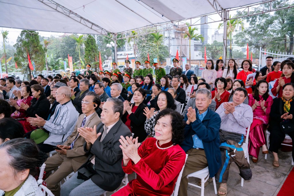 Phường Đông Ngạc lan tỏa khí thế đầu xuân qua Tết trồng cây “Đời đời nhớ ơn Bác Hồ” xuân Bính Ngọ 2026