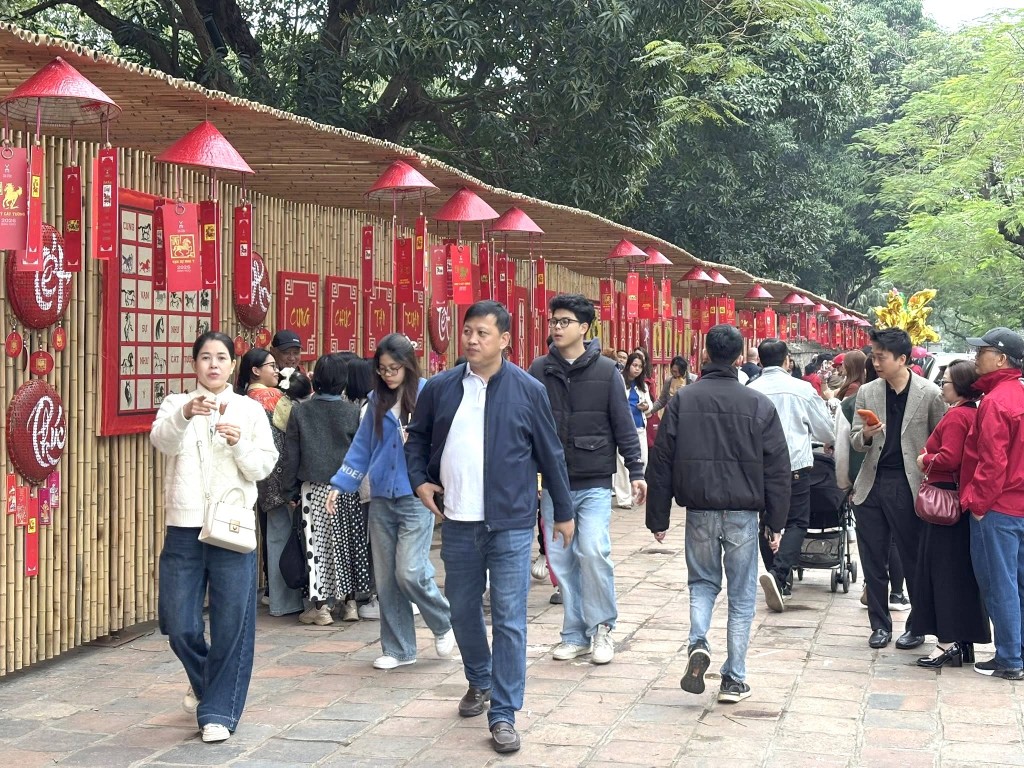 Gieo niềm vui ngày Tết, ươm hạnh phúc trong lòng người Thủ đô