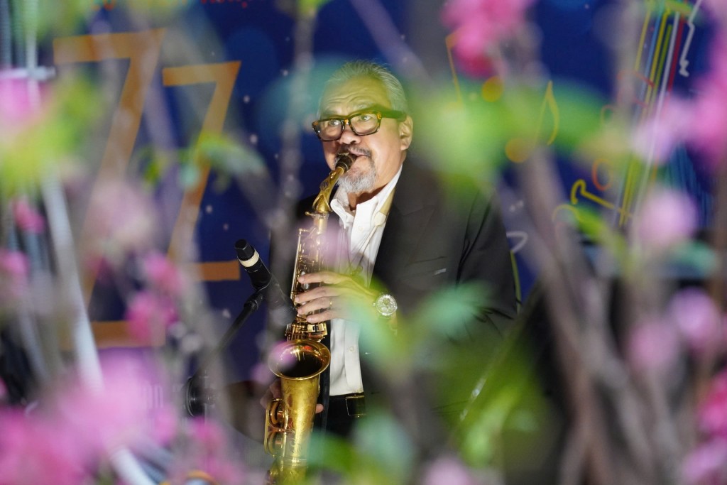 Âm nhạc cuối tuần lan tỏa sắc xuân bên hồ Gươm