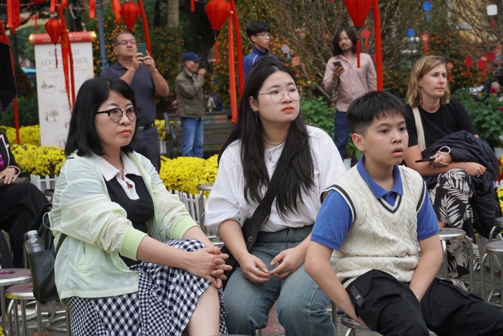 Âm nhạc cuối tuần lan tỏa sắc xuân bên hồ Gươm