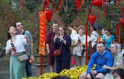 Âm nhạc cuối tuần lan tỏa sắc xuân bên hồ Gươm