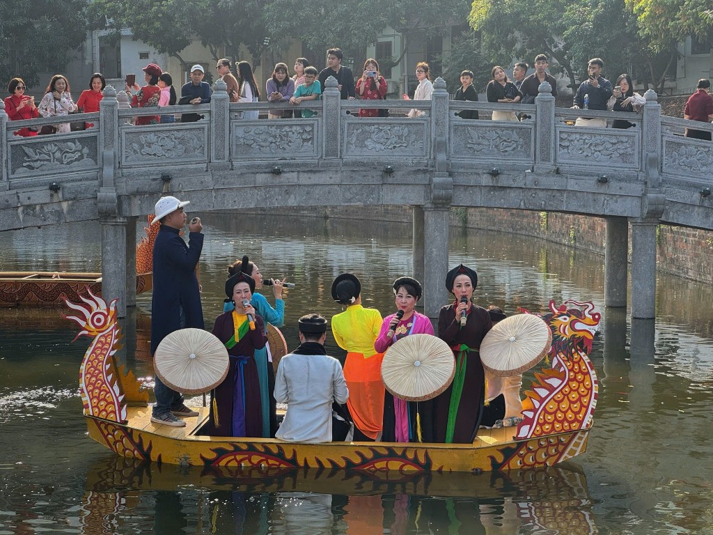 Những nét đẹp văn hóa truyền thống được lan tỏa trong đời sống hiện đại (Ảnh: Văn Miếu - Quốc Tử Giám)