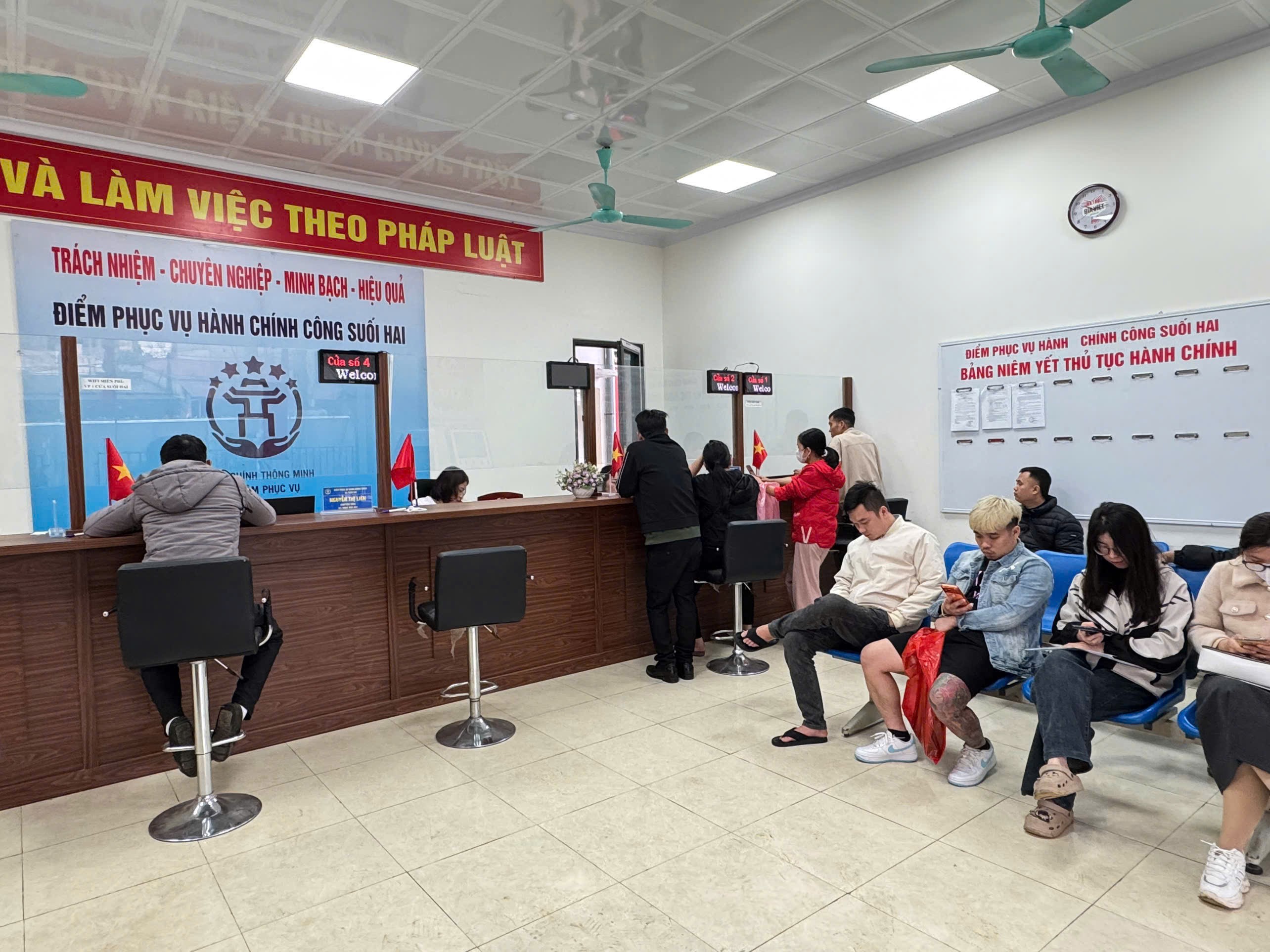 Tạo thuận lợi cho Nhân dân Thủ đô thực hiện thủ tục hành chính sau Tết Tạo thuận lợi cho Nhân dân Thủ đô thực hiện thủ tục hành chính sau Tết