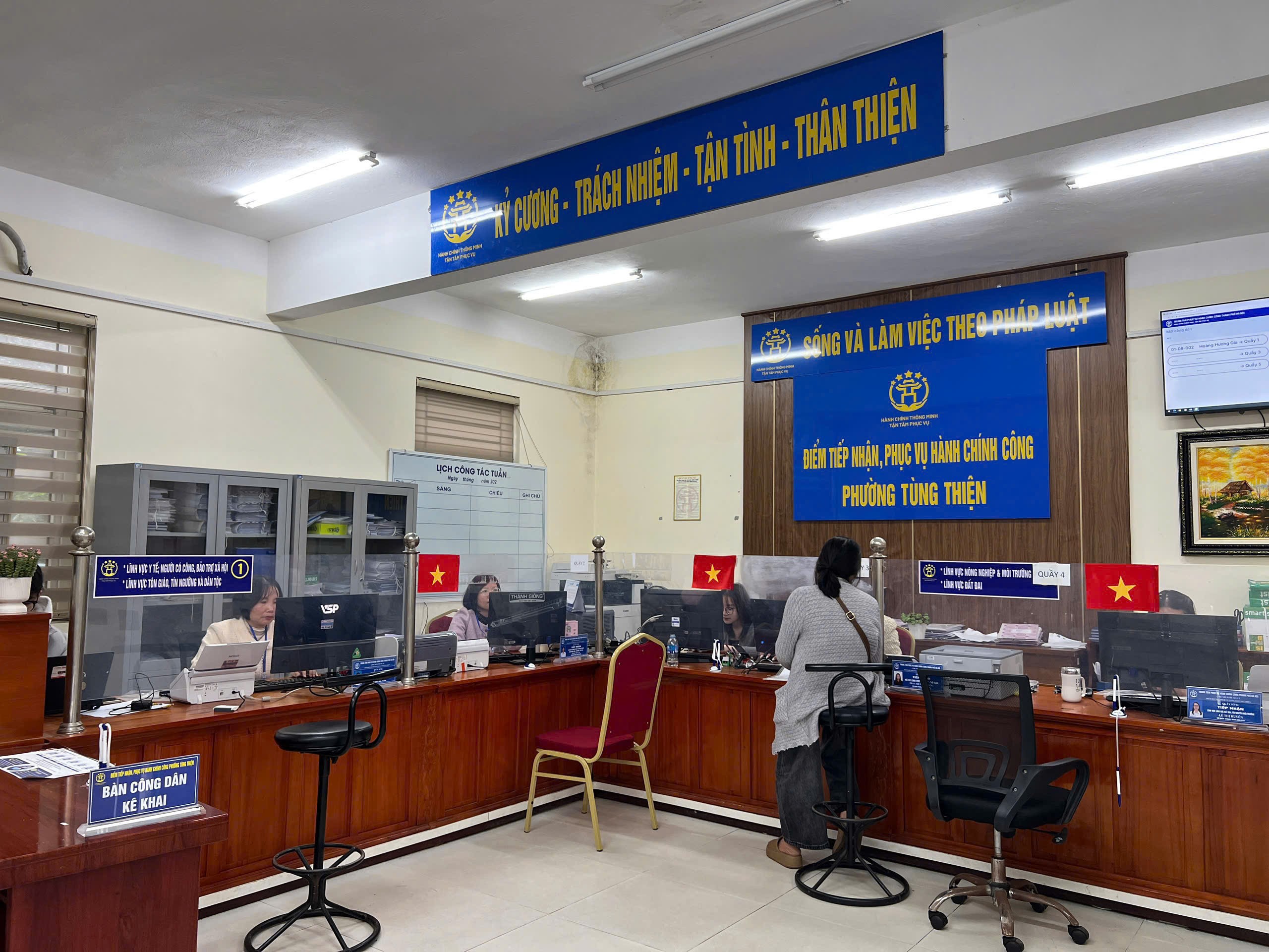 Tạo thuận lợi cho Nhân dân Thủ đô thực hiện thủ tục hành chính sau Tết Tạo thuận lợi cho Nhân dân Thủ đô thực hiện thủ tục hành chính sau Tết