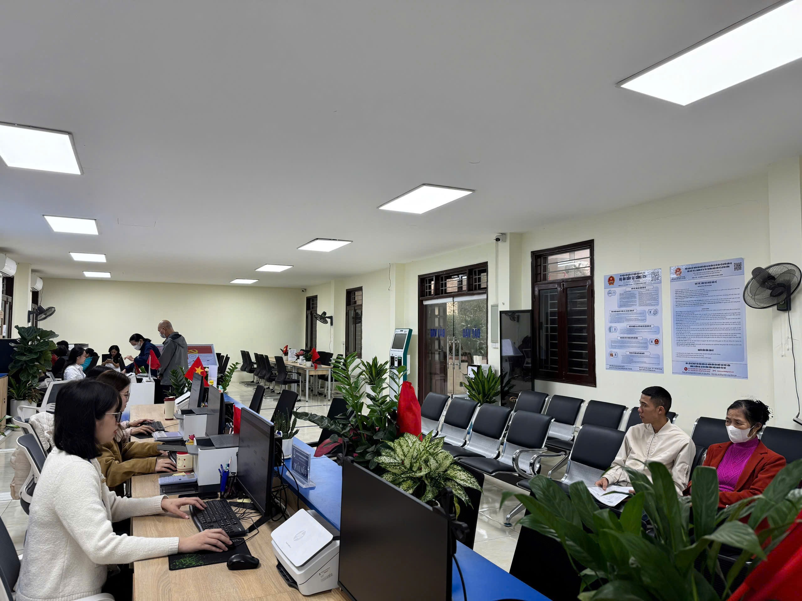 Tạo thuận lợi cho Nhân dân Thủ đô thực hiện thủ tục hành chính sau Tết Tạo thuận lợi cho Nhân dân Thủ đô thực hiện thủ tục hành chính sau Tết