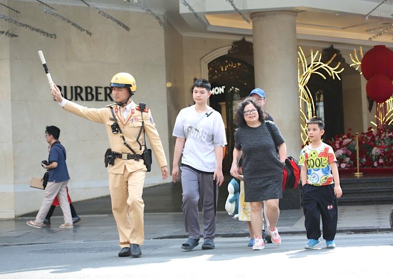 Bài 2: Xuân bình yên thêm niềm tin bền chặt Bài 2: Xuân bình yên thêm niềm tin bền chặt