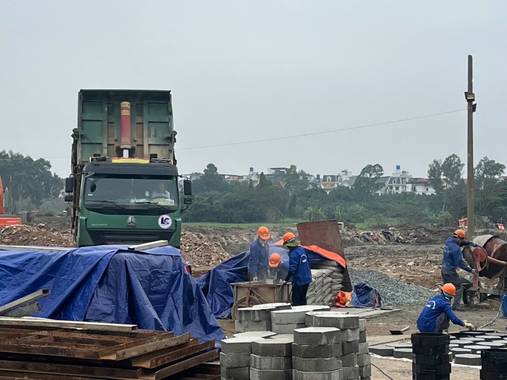 Phấn khởi, khẩn trương trong ngày đầu làm việc sau kỳ nghỉ Tết