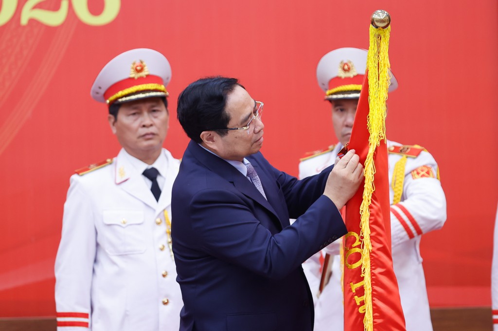 Thủ tướng Phạm Minh Chính thay mặt lãnh đạo Đảng, Nhà nước trao Huân chương Lao động hạng Nhất tặng Viện Hàn lâm Khoa học và Công nghệ Việt Nam - Ảnh: VGP/Nhật Bắc Thủ tướng Phạm Minh Chính thay mặt lãnh đạo Đảng, Nhà nước trao Huân chương Lao động hạng Nhất tặng Viện Hàn lâm Khoa học và Công nghệ Việt Nam - Ảnh: VGP/Nhật Bắc