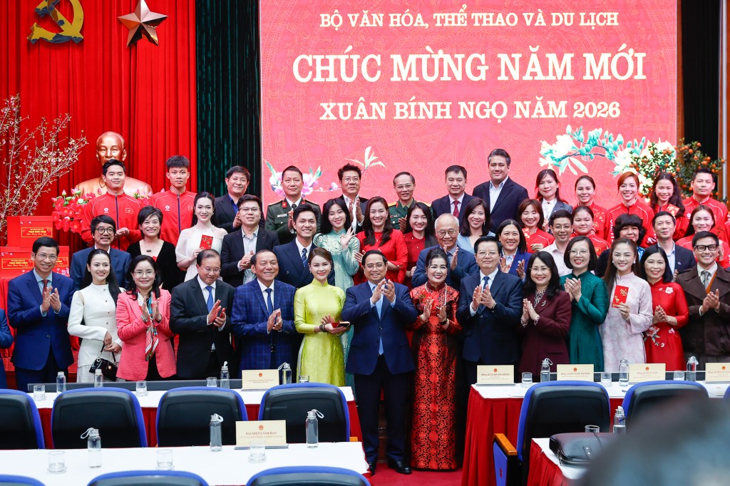 Thủ tướng chụp ảnh lưu niệm với các đại biểu - Ảnh: VGP/Nhật Bắc Thủ tướng chụp ảnh lưu niệm với các đại biểu - Ảnh: VGP/Nhật Bắc