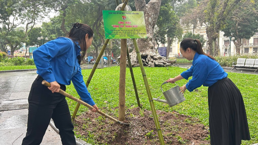Tuổi trẻ Hoàn Kiếm: Gieo mầm xanh, dựng xây “phường đáng sống” Tuổi trẻ Hoàn Kiếm: Gieo mầm xanh, dựng xây “phường đáng sống”