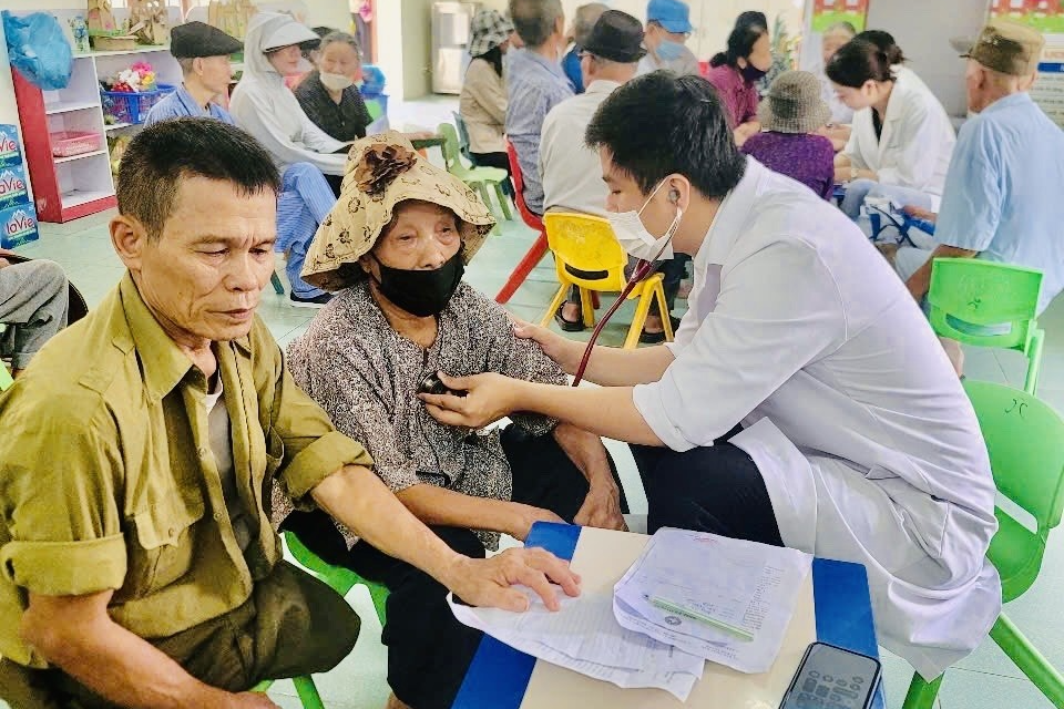 Bác sĩ Bách tham gia nhiều hoạt động tình nguyện vì sức khỏe cộng đồng 