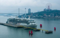 Siêu du thuyền đưa gần 700 khách quốc tế đến Quảng Ninh