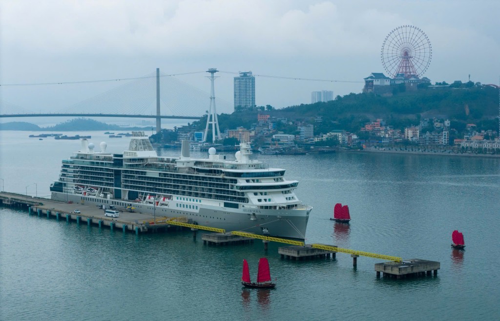 Siêu du thuyền đưa gần 700 khách quốc tế đến Quảng Ninh