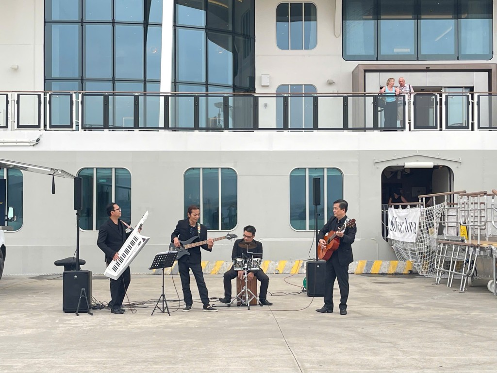 Cảng tàu khách quốc tế Hạ Long tổ chức chương trình âm nhạc chào đón du khách Cảng tàu khách quốc tế Hạ Long tổ chức chương trình âm nhạc chào đón du khách