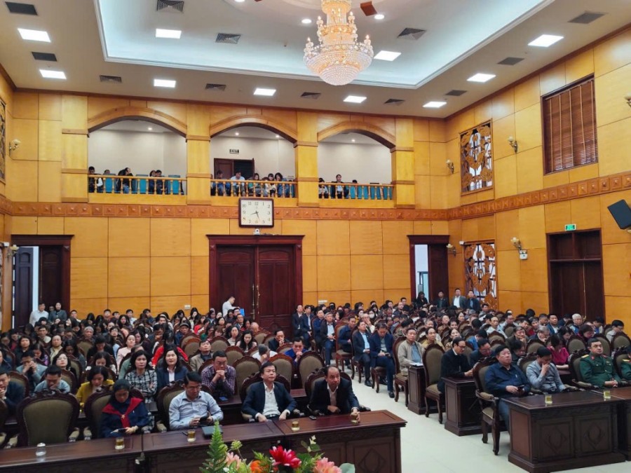 Đông đảo đảng viên học tập Nghị quyết tại điểm cầu phường Tây Hồ. Ảnh: TH