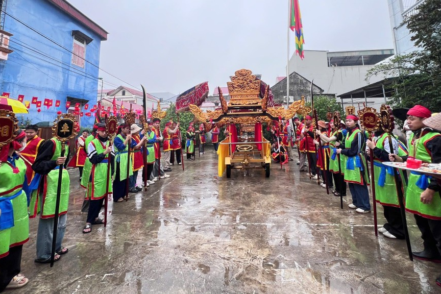 Lặng thầm góp sức, rạng rỡ sắc áo xanh mùa lễ hội