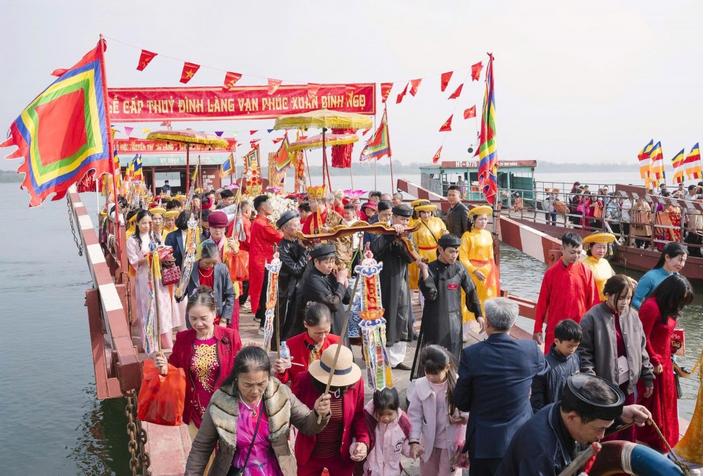 nghi thức rước cấp thủy - nét văn hóa đặc sắc mang đậm tín ngưỡng nông nghiệp của cư dân vùng đồng bằng sông Hồng (Ảnh: Ánh Dương)