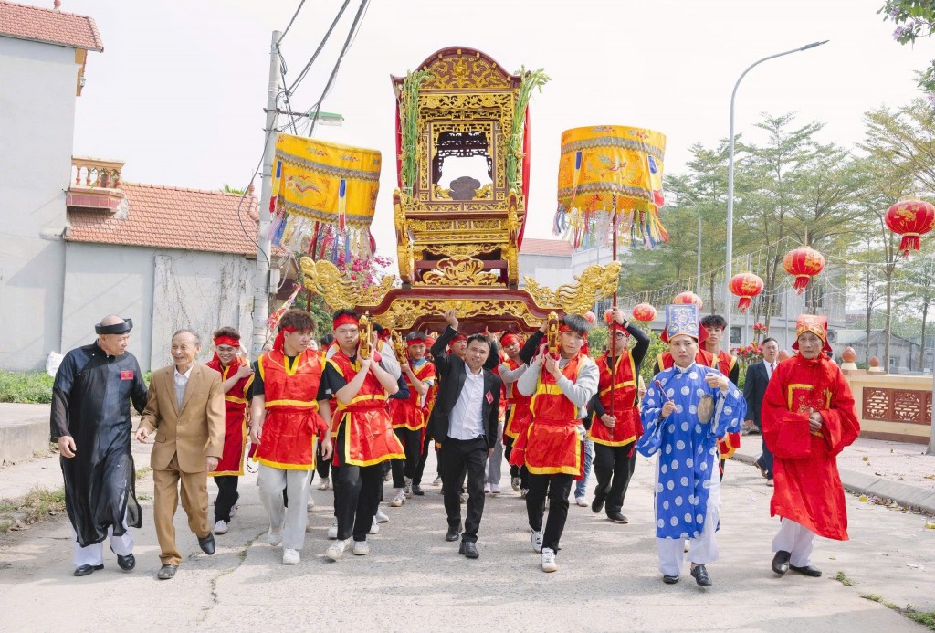 Lễ hội tưng bừng tại Vạn Phúc, xã Nam Phù, Hà Nội (Ảnh: Ánh Dương)