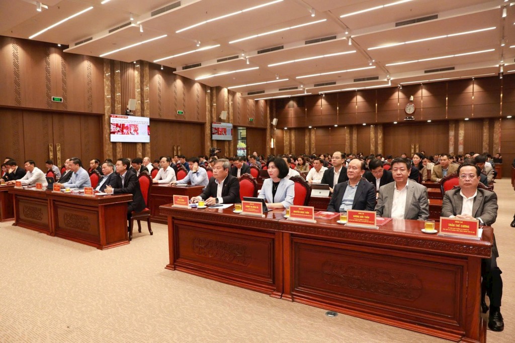 Hơn 2 triệu cán bộ, đảng viên dự hội nghị quán triệt, triển khai các Nghị quyết 79 và 80 của Bộ Chính trị Hơn 2 triệu cán bộ, đảng viên dự hội nghị quán triệt, triển khai các Nghị quyết 79 và 80 của Bộ Chính trị