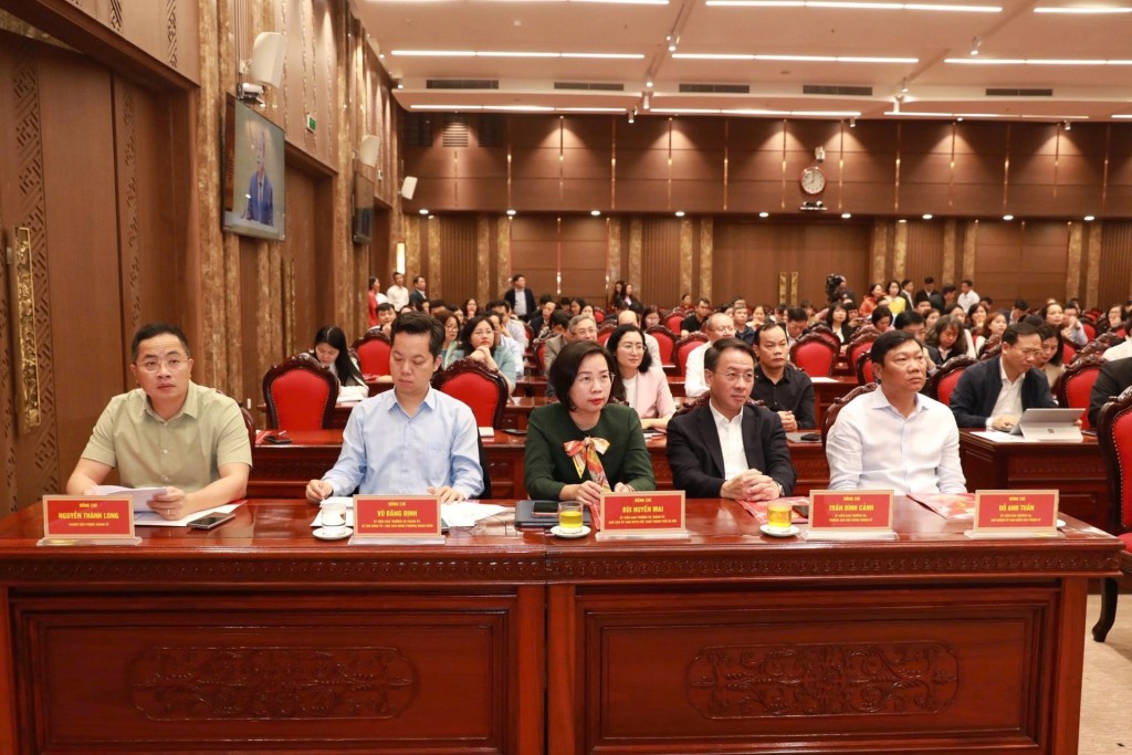 Hà Nội triển khai thực hiện ngay các nghị quyết chiến lược của Bộ Chính trị Hà Nội triển khai thực hiện ngay các nghị quyết chiến lược của Bộ Chính trị