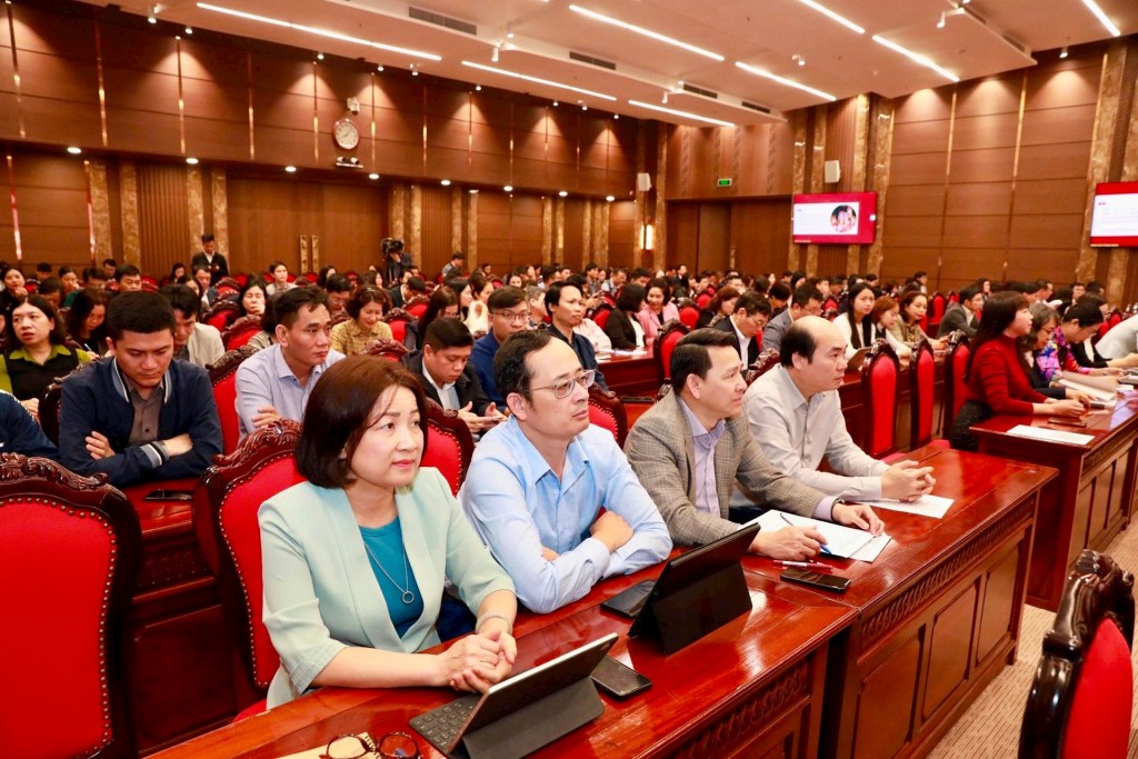 Hơn 2 triệu cán bộ, đảng viên dự hội nghị quán triệt, triển khai các Nghị quyết 79 và 80 của Bộ Chính trị Hơn 2 triệu cán bộ, đảng viên dự hội nghị quán triệt, triển khai các Nghị quyết 79 và 80 của Bộ Chính trị