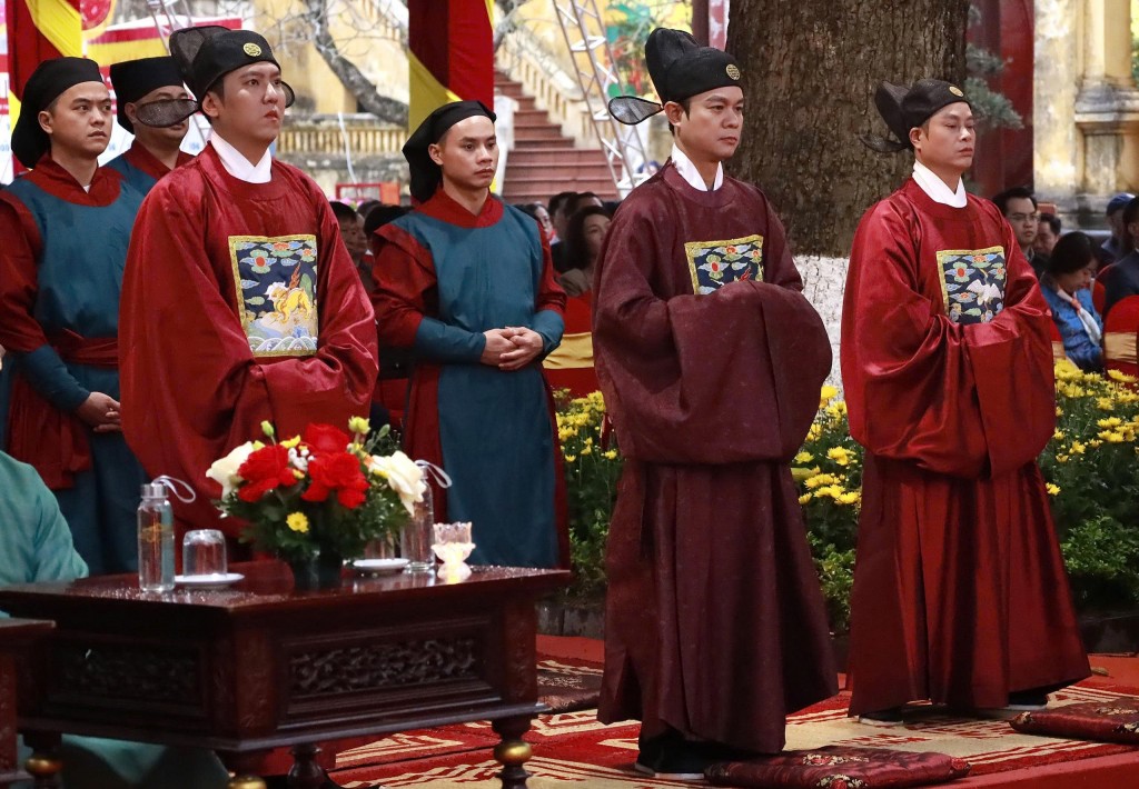 Lễ dâng hương khai xuân là sự kiện văn hóa - tâm linh mở đầu cho một năm mới hanh thông, thịnh vượng Lễ dâng hương khai xuân là sự kiện văn hóa - tâm linh mở đầu cho một năm mới hanh thông, thịnh vượng