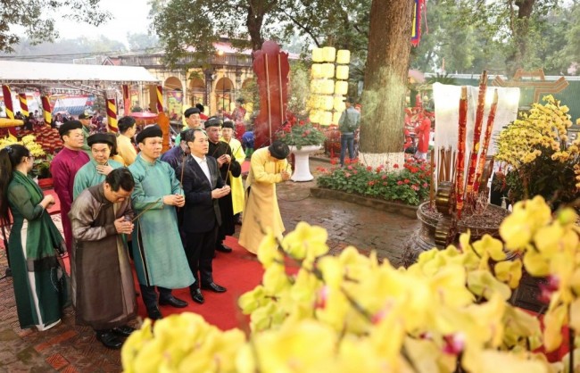 Dâng hương khai xuân theo nghi thức cung đình tại Hoàng thành Thăng Long