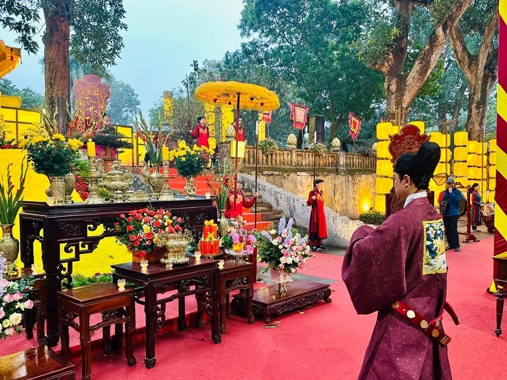 Dâng hương khai xuân theo nghi thức cung đình tại Hoàng thành Thăng Long Dâng hương khai xuân theo nghi thức cung đình tại Hoàng thành Thăng Long