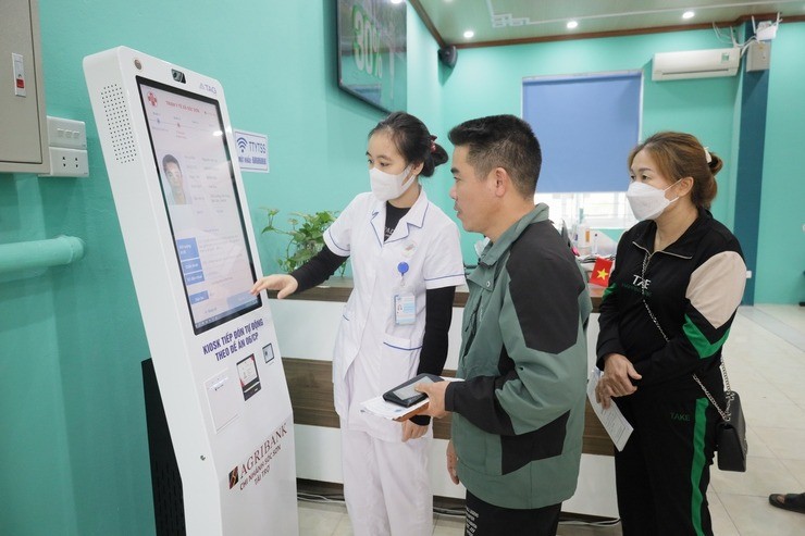 Tạo đột phá trong bảo vệ, chăm sóc, nâng cao sức khỏe Nhân dân Tạo đột phá trong bảo vệ, chăm sóc, nâng cao sức khỏe Nhân dân