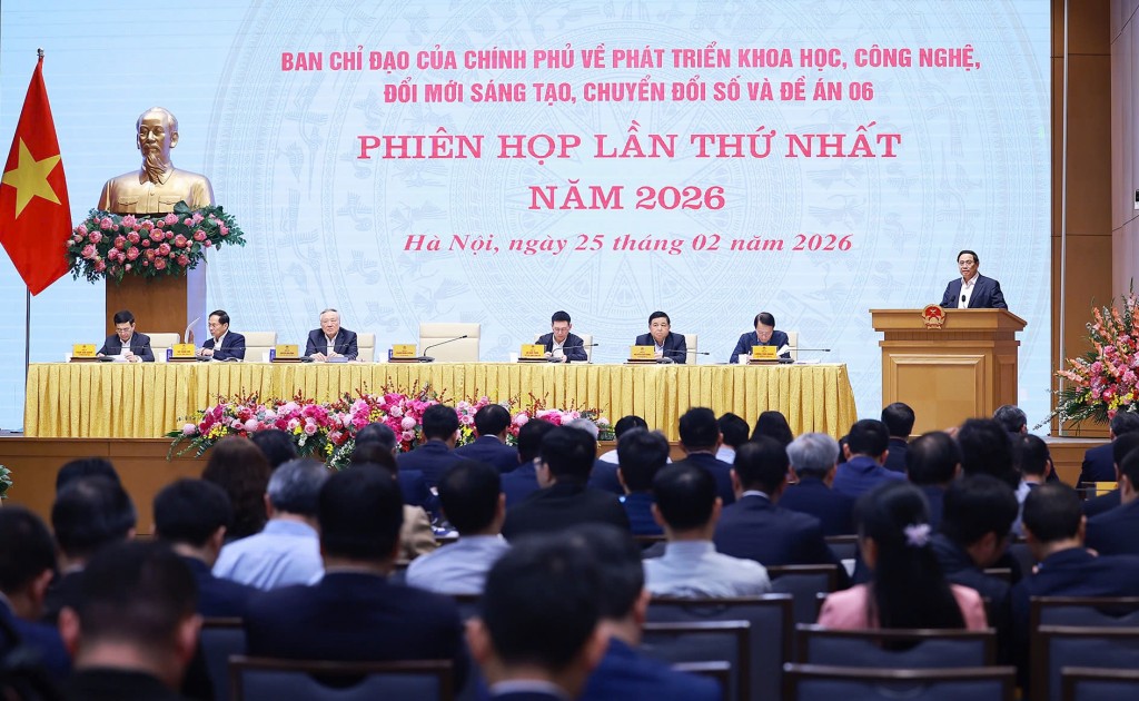Thủ tướng Phạm Minh Chính nêu rõ, năm 2026 phải đột phá, xoay chuyển tình thế và tăng tốc bứt phá, phát triển khoa học công nghệ, đổi mới sáng tạo, chuyển đổi số và triển khai Đề án 06 - Ảnh: VGP/Nhật Bắc
