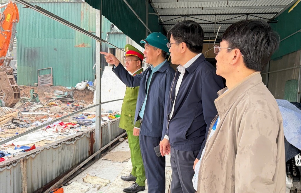 Vận động "xuyên đêm", người dân tự nguyện bàn giao mặt bằng dự án trọng điểm