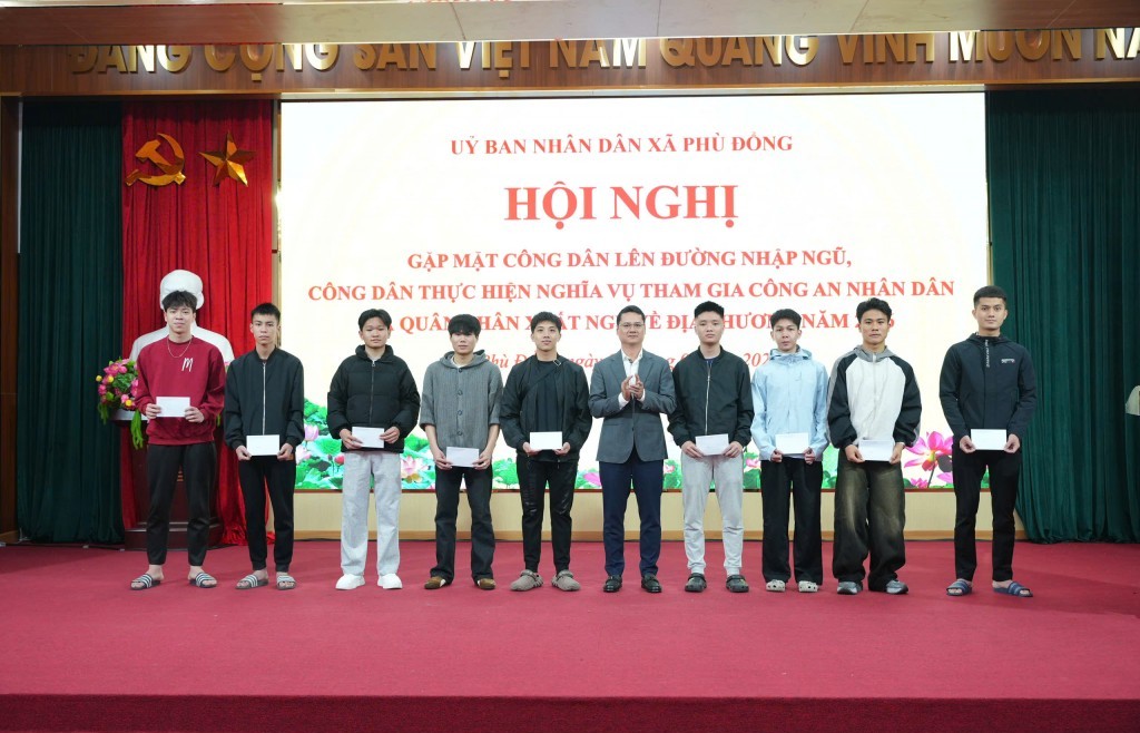 Thanh niên Phù Đổng phát huy truyền thống quê hương anh hùng, sẵn sàng tham gia bảo vệ Tổ Quốc