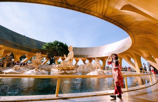 Vía Thần tài, người dân tìm về núi Bà Đen cầu tài lộc