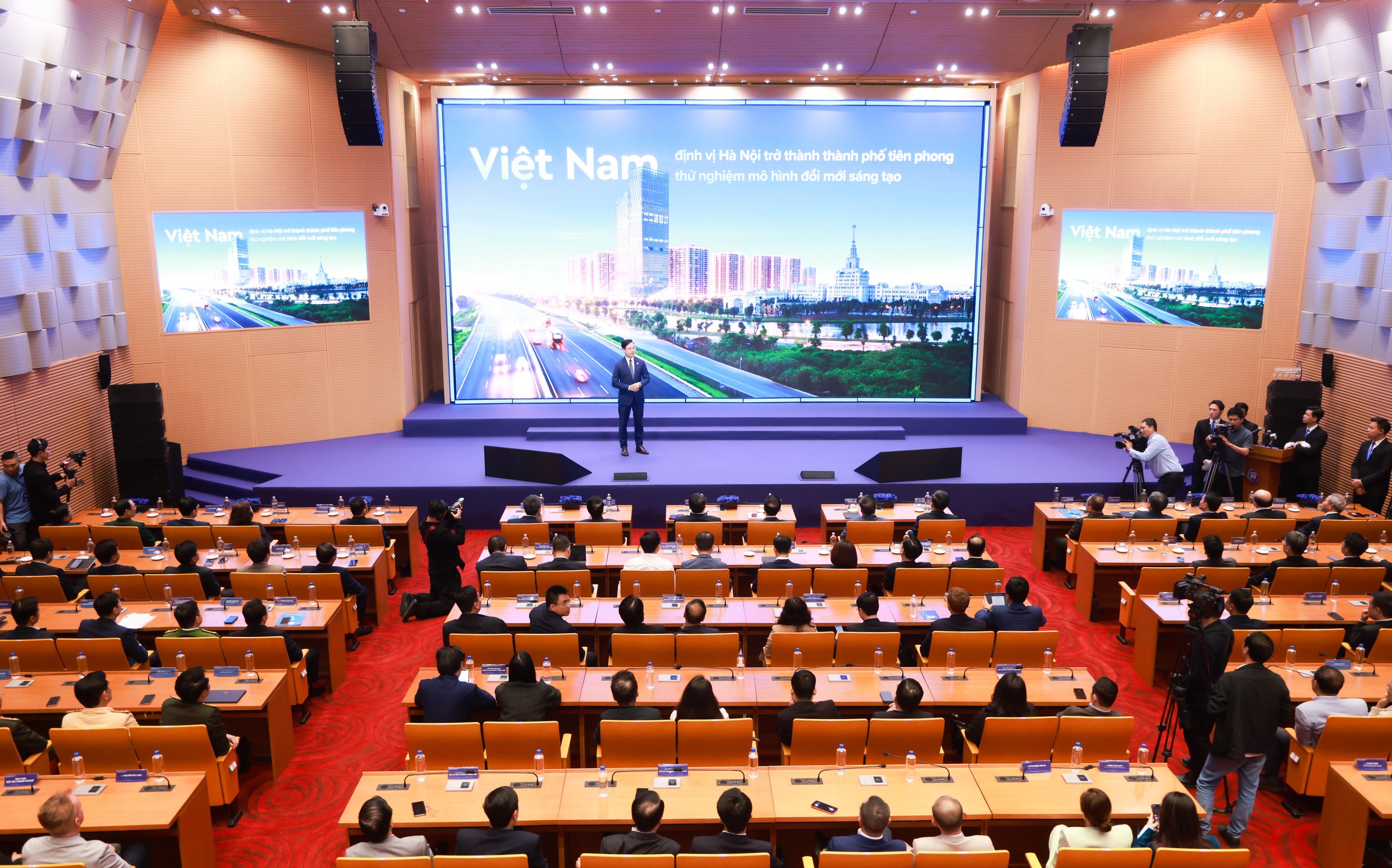 Thúc đẩy đổi mới sáng tạo, tạo động lực tăng trưởng bền vững Thúc đẩy đổi mới sáng tạo, tạo động lực tăng trưởng bền vững