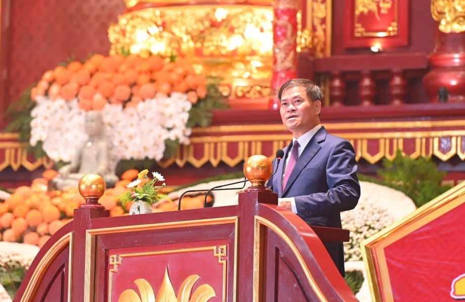 Chủ tịch UBND tỉnh Bùi Văn Khắng phát biểu khai mạc lễ hội Xuân Yên Tử 2026.