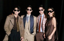Isaac sánh vai dàn nghệ sĩ toàn cầu khi xem Milan Fashion Week