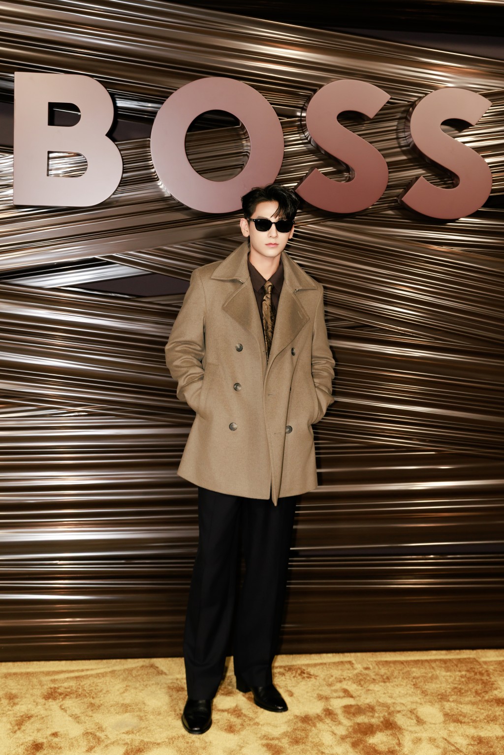 Ca sĩ Isaac trong trang phục thu hút khi đi dự tuần lễ thời trang tại Ý Ca sĩ Isaac trong trang phục thu hút khi đi dự tuần lễ thời trang tại Ý