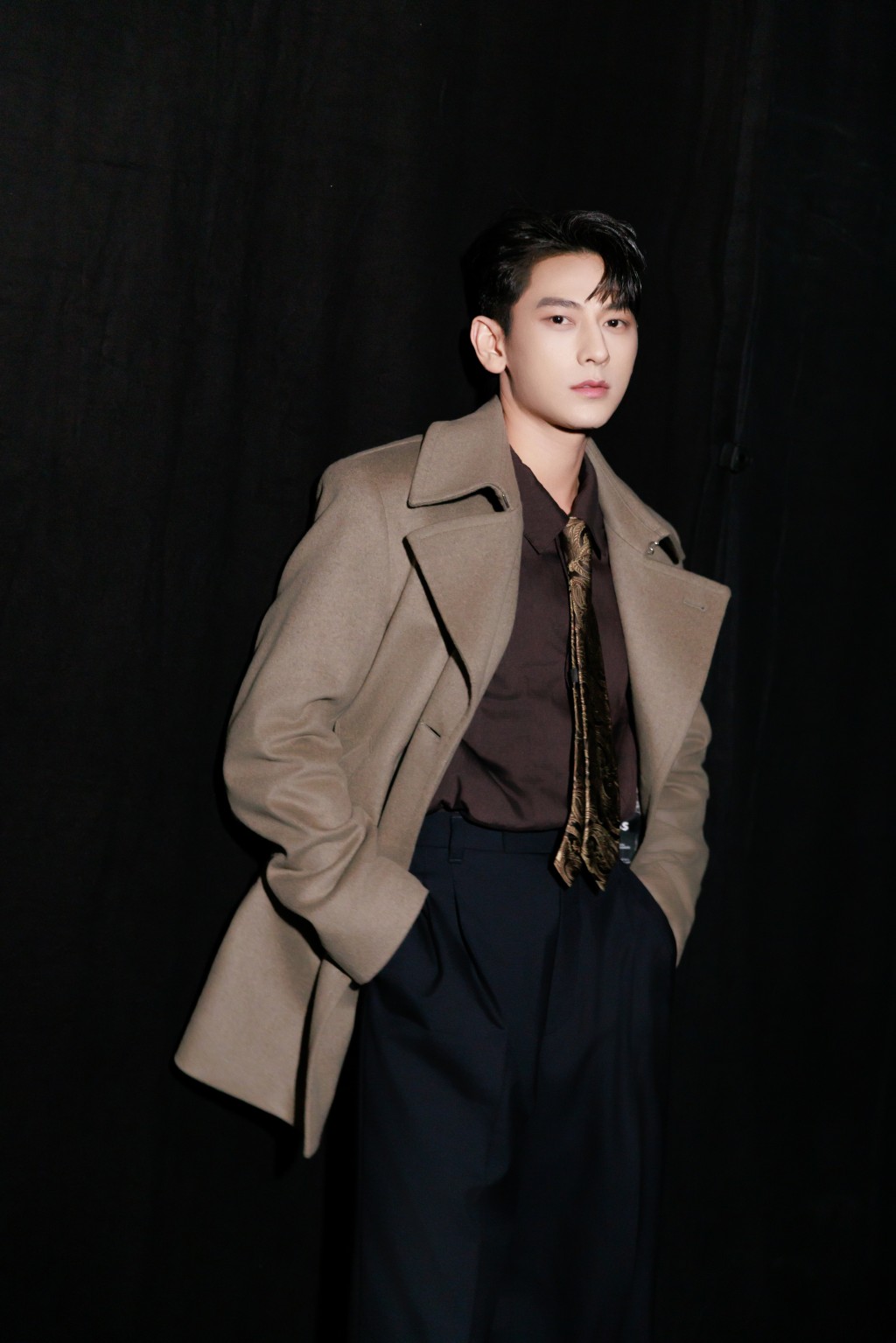 Isaac sánh vai dàn nghệ sĩ toàn cầu khi xem Milan Fashion Week Isaac sánh vai dàn nghệ sĩ toàn cầu khi xem Milan Fashion Week