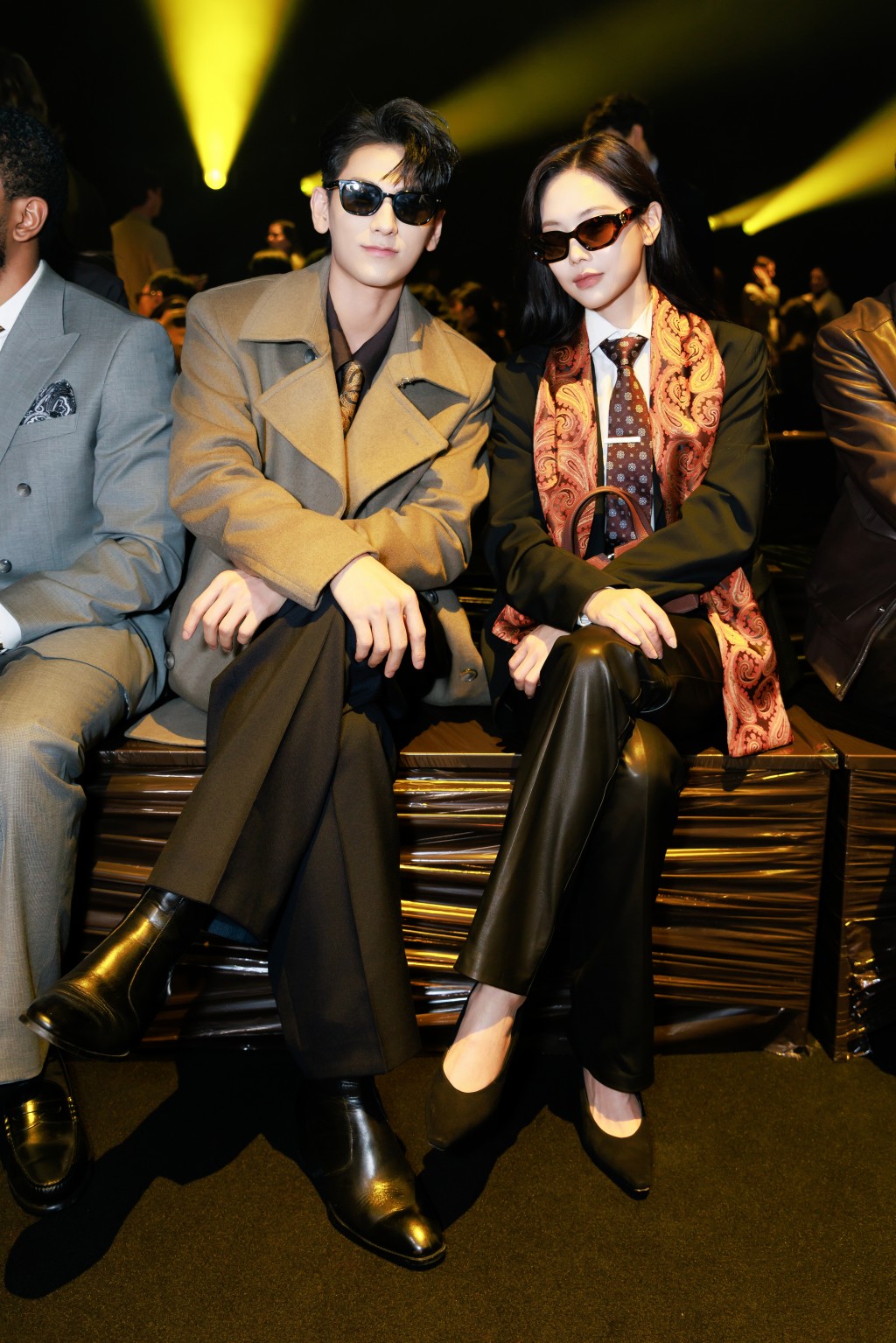 Isaac sánh vai dàn nghệ sĩ toàn cầu khi xem Milan Fashion Week Isaac sánh vai dàn nghệ sĩ toàn cầu khi xem Milan Fashion Week