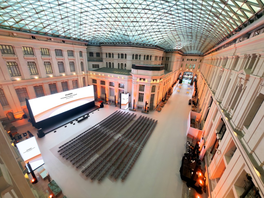 Không gian sự kiện