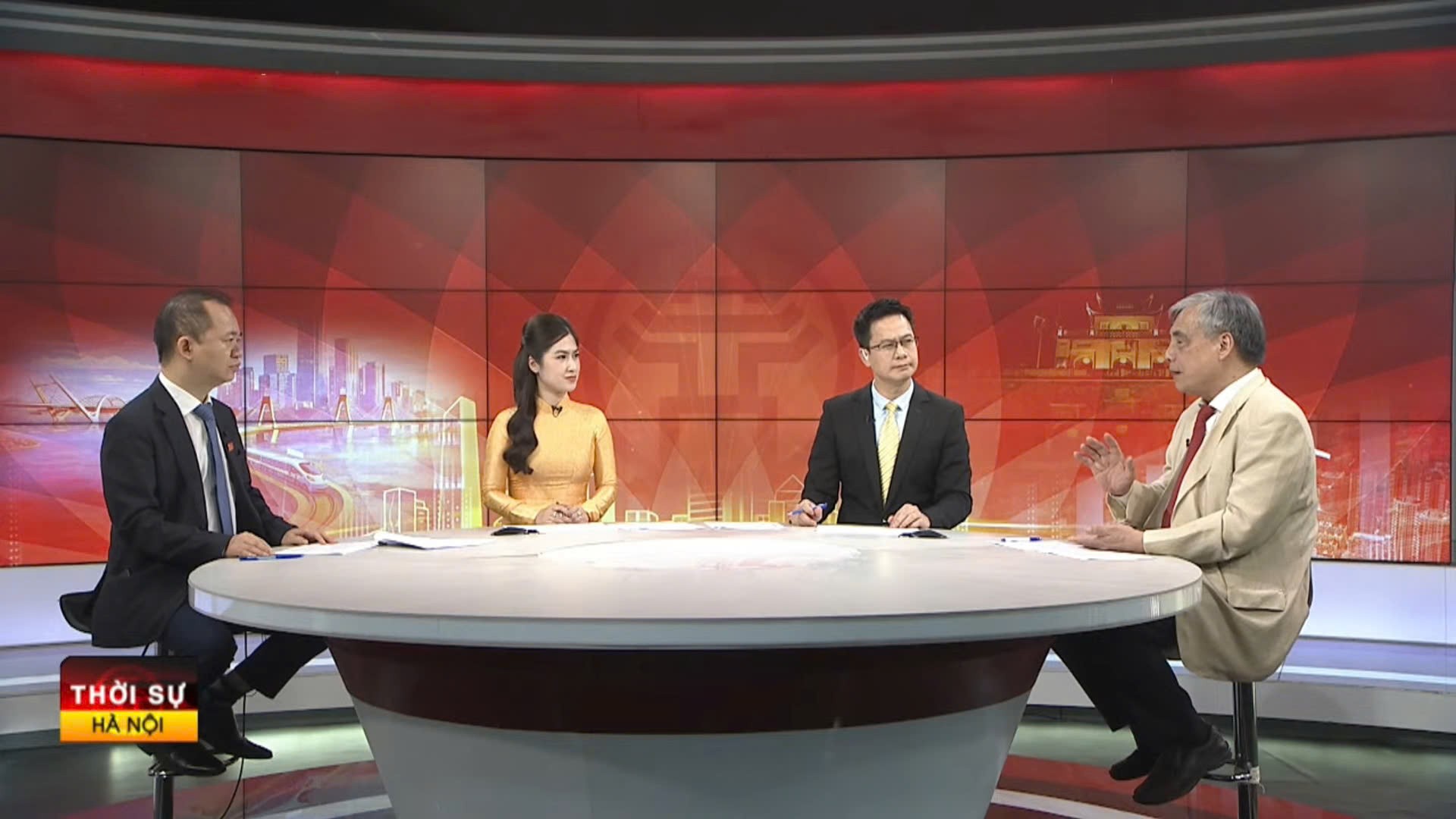 Chương trình Thời sự đặc biệt được truyền hình trực tiếp từ Trường quay S1 - Cơ quan Báo và Phát thanh, Truyền hình Hà Nội